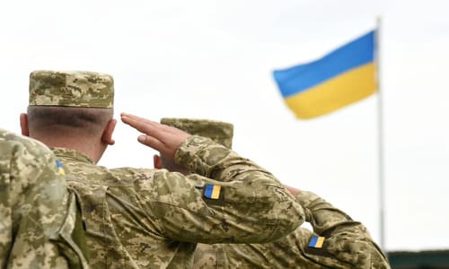 Захист у справах про погрози або насильство стосовно військового начальника: Роль адвоката за статтею 405 ККУ