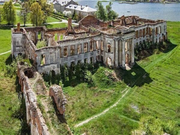 Палацово-парковий комплекс князів Сангушків