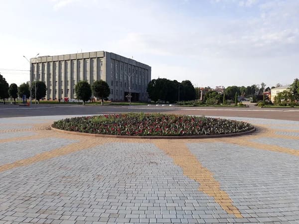 Міський став та Центральний майдан Красилів